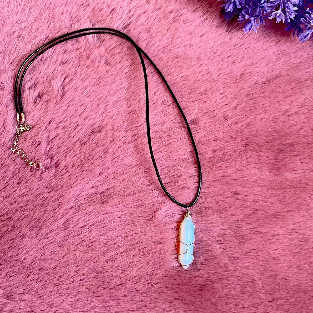 Opal Stone Necklace💙